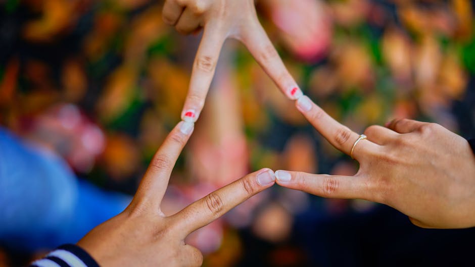 10 Lines on Impact of Social Media on Youth in Hindi