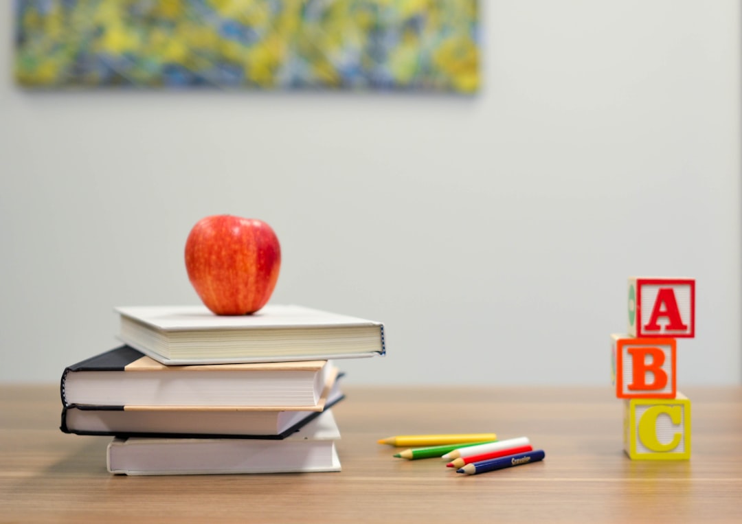 10 Lines on Importance of Libraries in Hindi