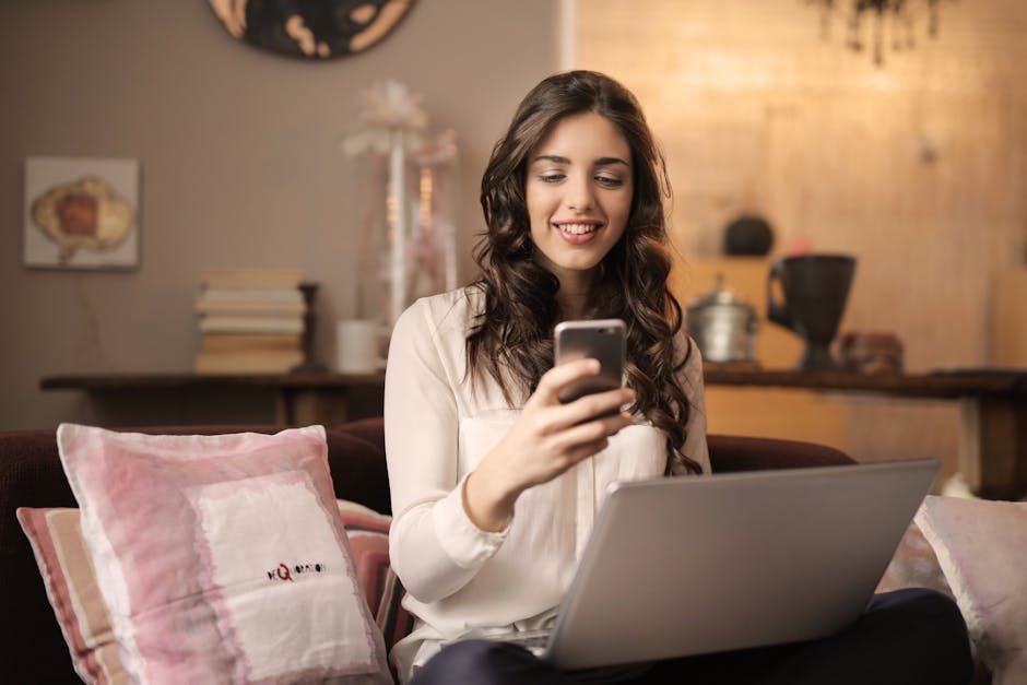 10 Lines on Advantages of Online Transactions in Hindi
