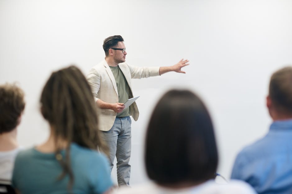 10 Lines on Public Speaking in Hindi